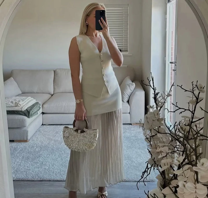 Women’s Sleeveless Knit Vest