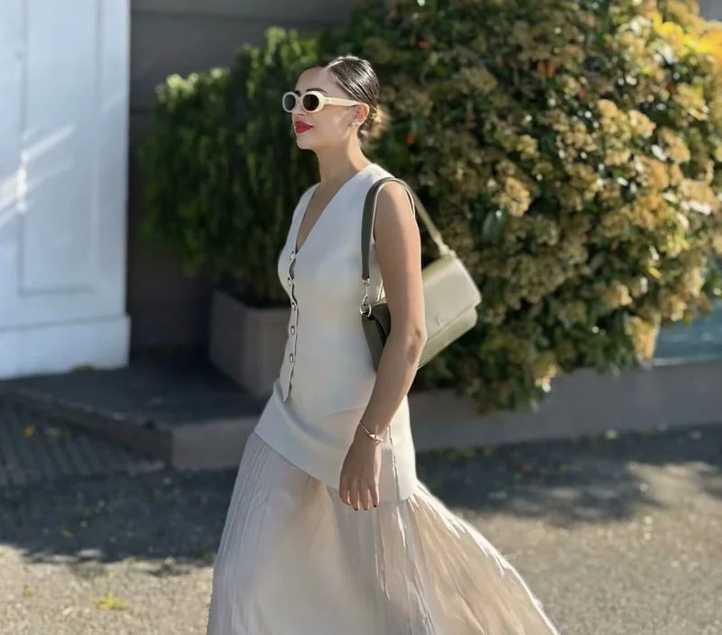 Women’s Sleeveless Knit Vest