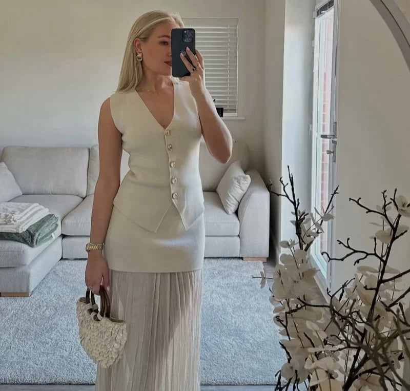 Women’s Sleeveless Knit Vest