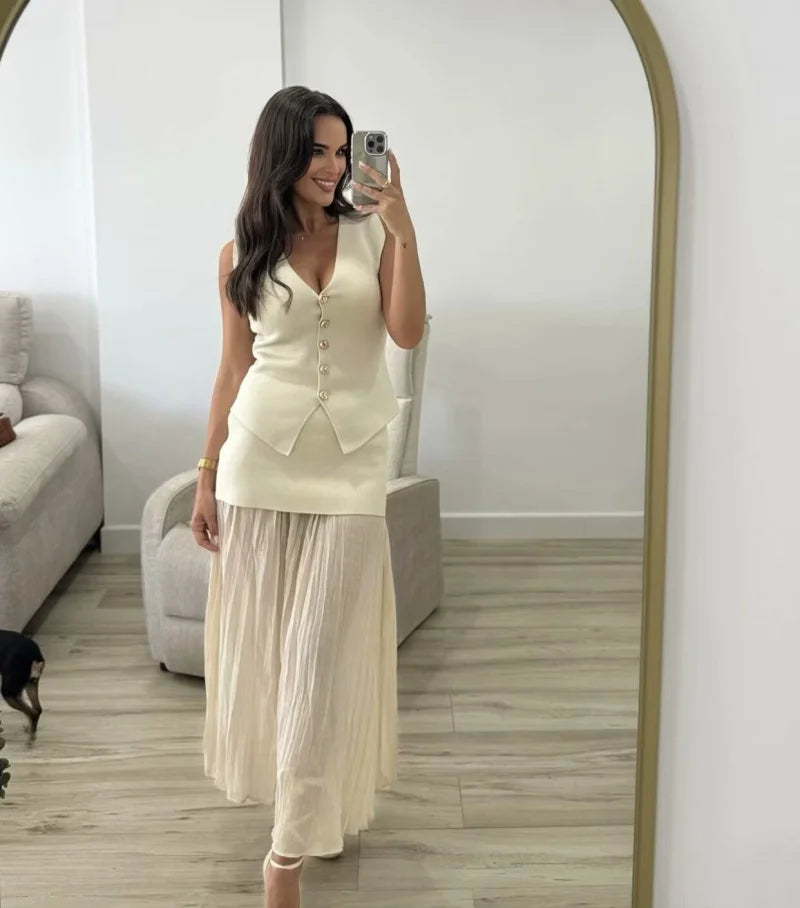 Women’s Sleeveless Knit Vest